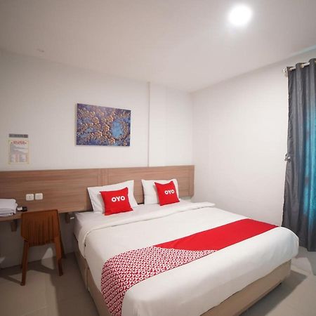Oyo 90830 Multatuli Guest House Medan Dış mekan fotoğraf